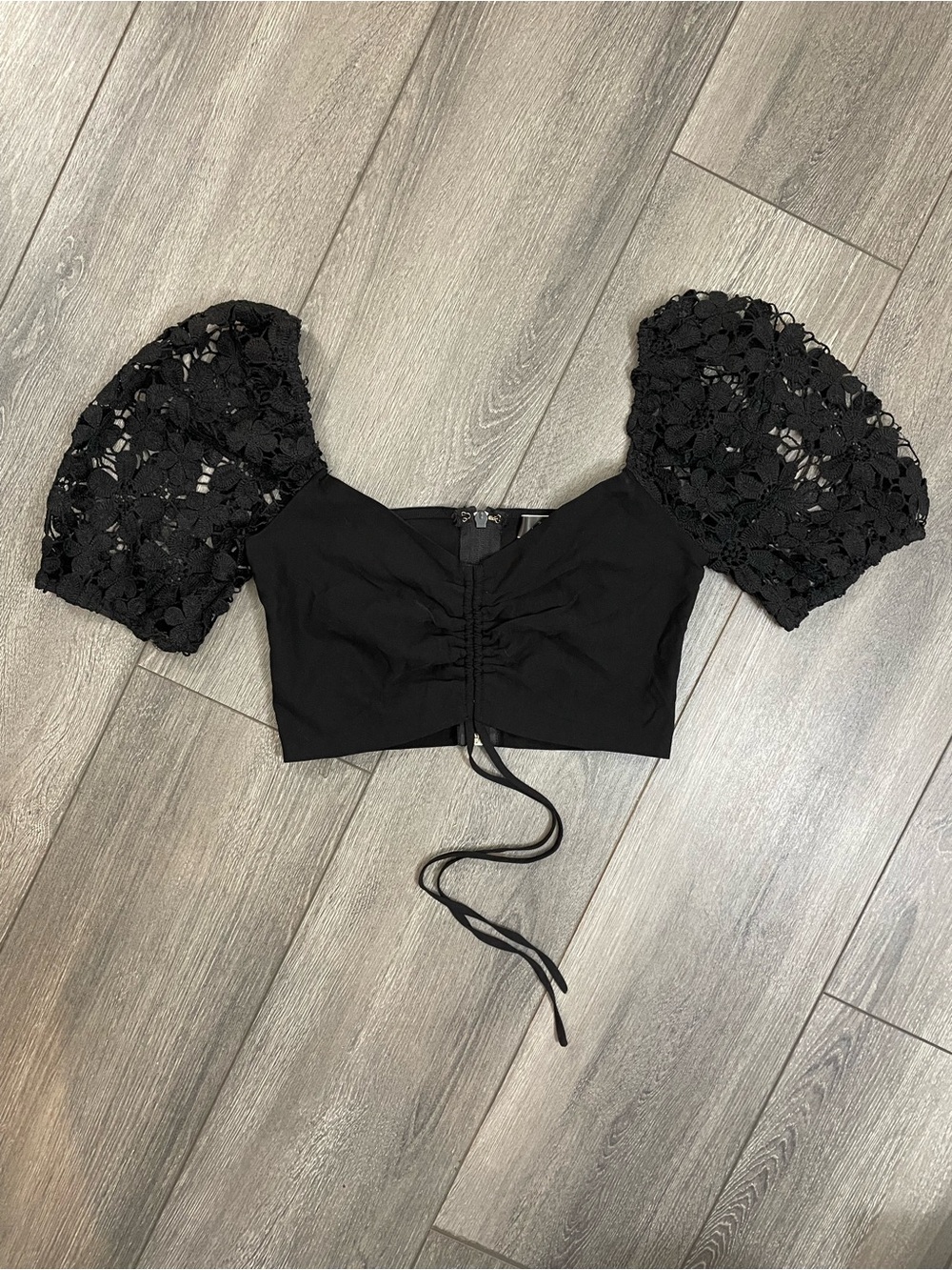 Blue Blush Black Crochet Lace Puff-Sleeve Cropped Top | Size Medium